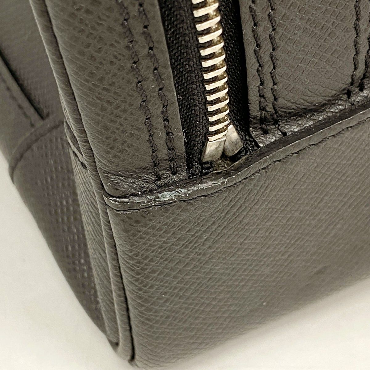 Louis Vuitton Clutch Taiga Pavel Ardoise — view 7