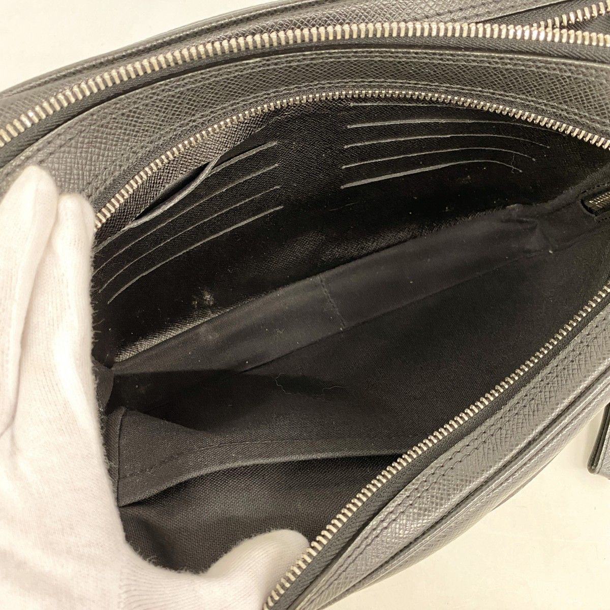 Louis Vuitton Clutch Taiga Pavel Ardoise — view 4