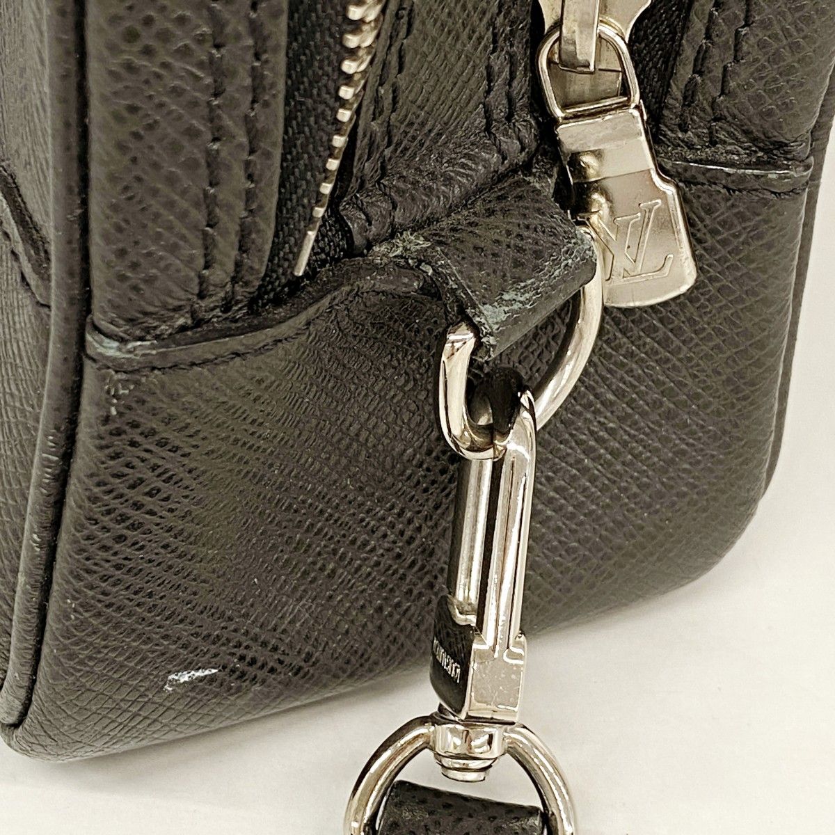 Louis Vuitton Clutch Taiga Pavel Ardoise — view 8