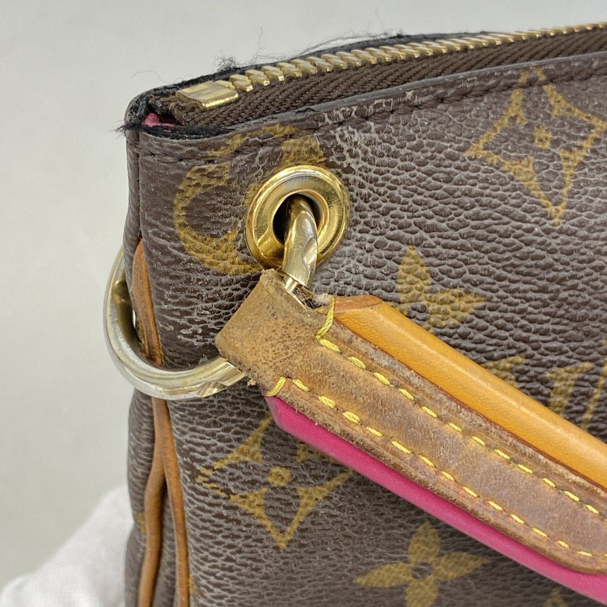 Louis Vuitton Shoulder Bag Monogram Loretta Brown Hot Pink — view 8