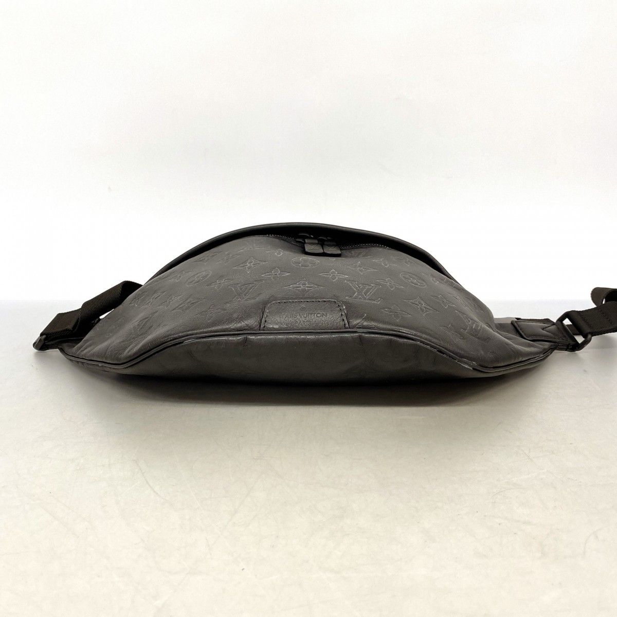 Louis Vuitton Belt Bag Monogram Shadow Discovery PM Black — view 3
