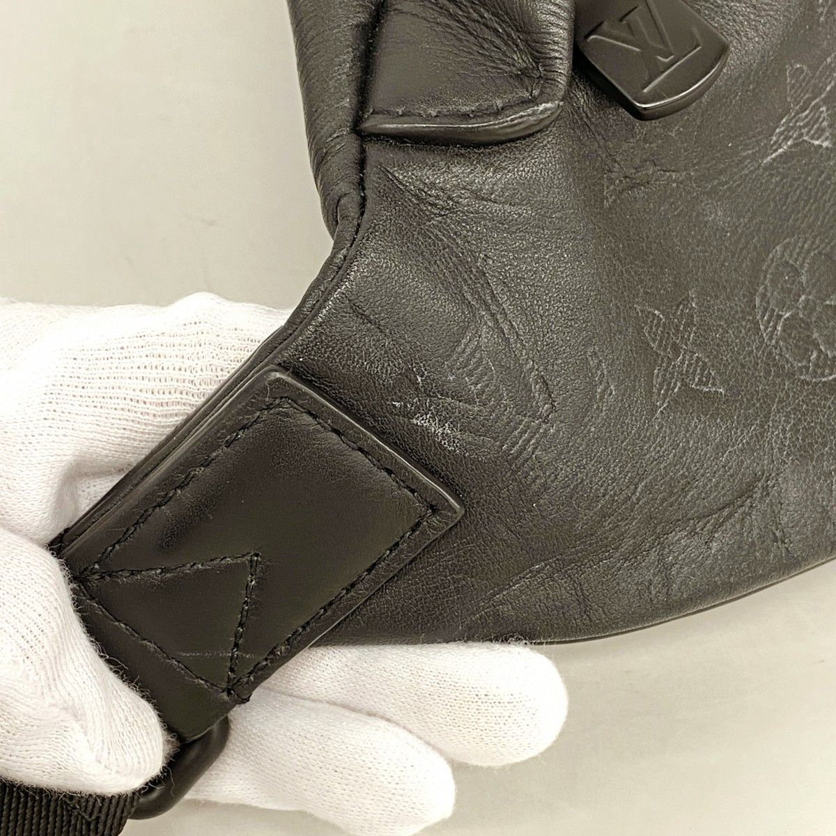 Louis Vuitton Belt Bag Monogram Shadow Discovery PM Black — view 7