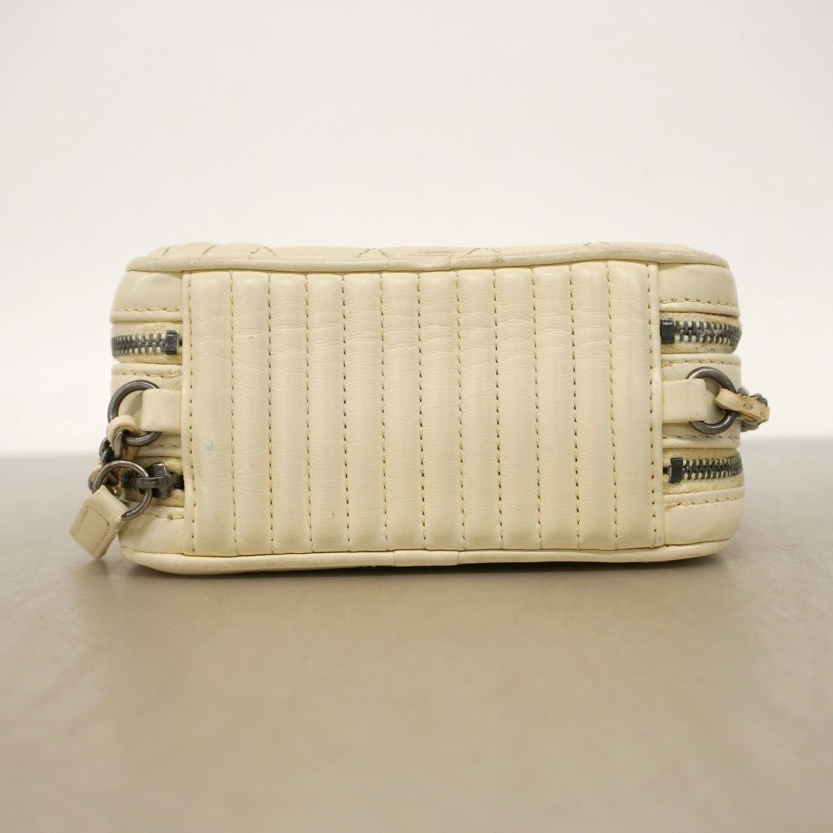 Chanel Shoulder Bag Lambskin Ivory Silver — view 3