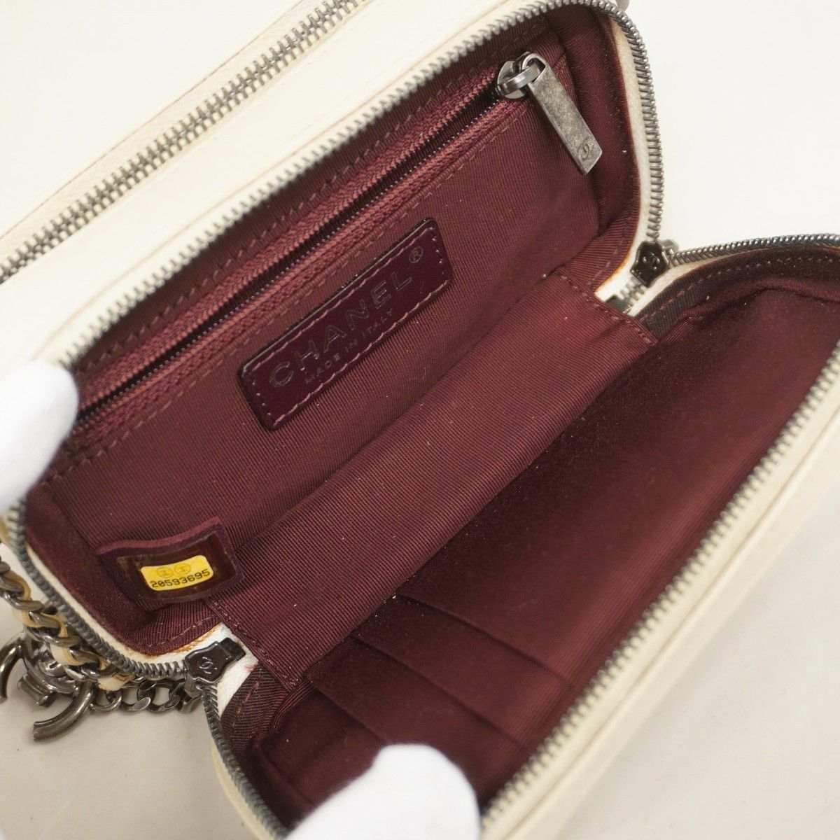 Chanel Shoulder Bag Lambskin Ivory Silver — view 4