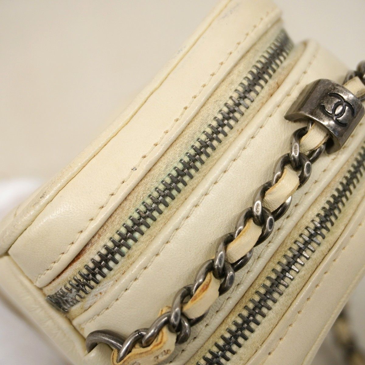 Chanel Shoulder Bag Lambskin Ivory Silver — view 8