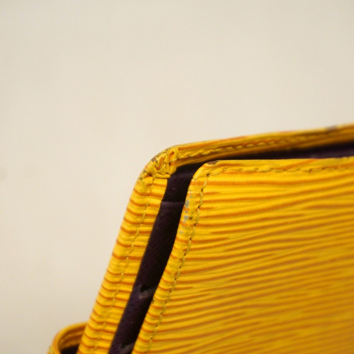 Louis Vuitton Wallet Epi Portobier Compact Jaune — view 7