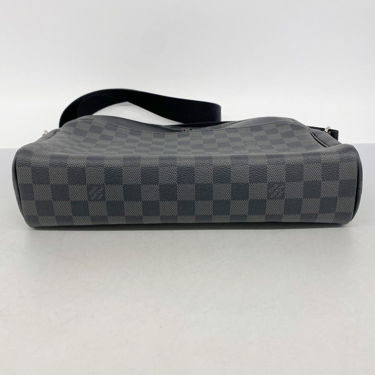 Louis Vuitton Shoulder Bag Damier Graphite Dayton MM Black — view 3