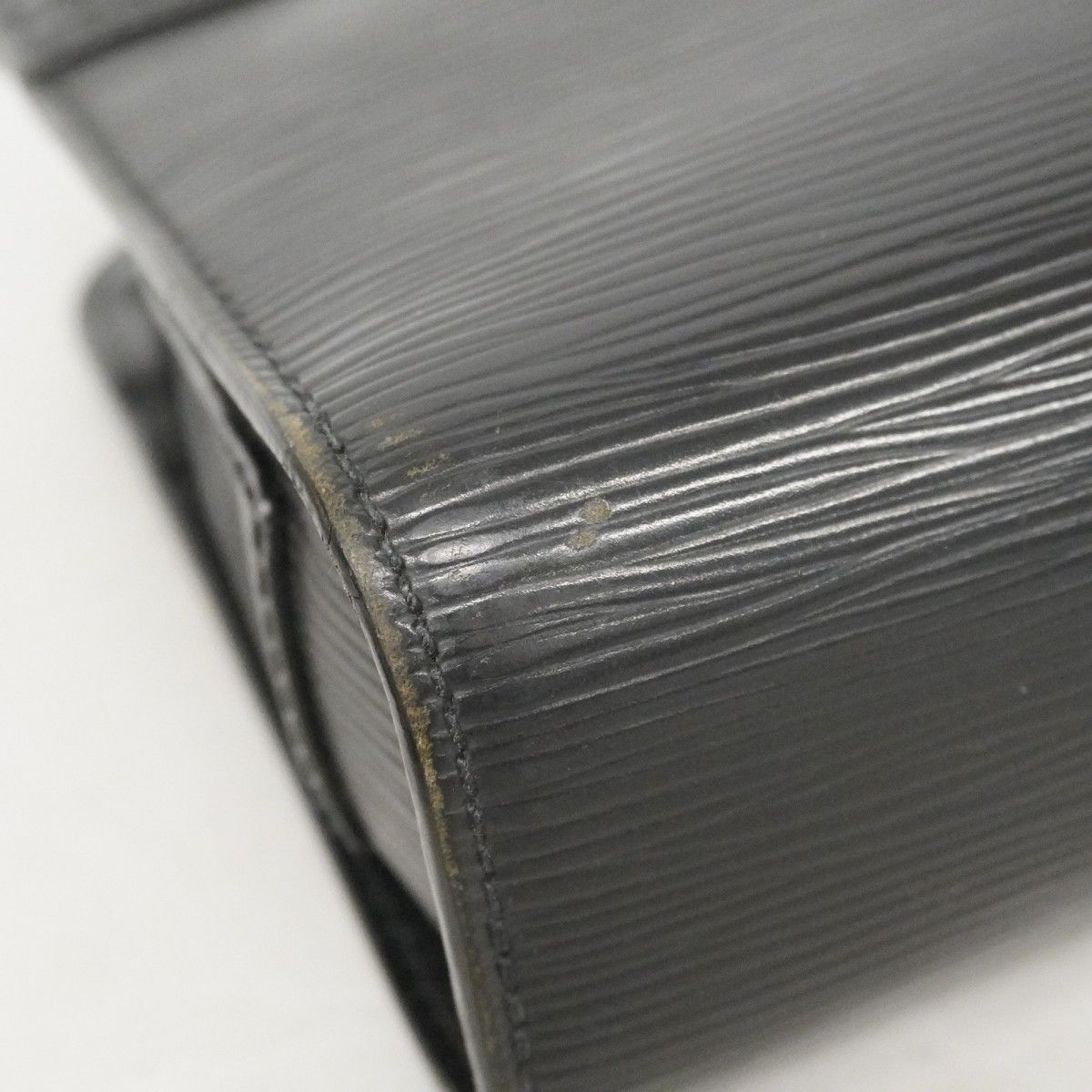 Louis Vuitton Clutch Epi Hoche Noir — view 9