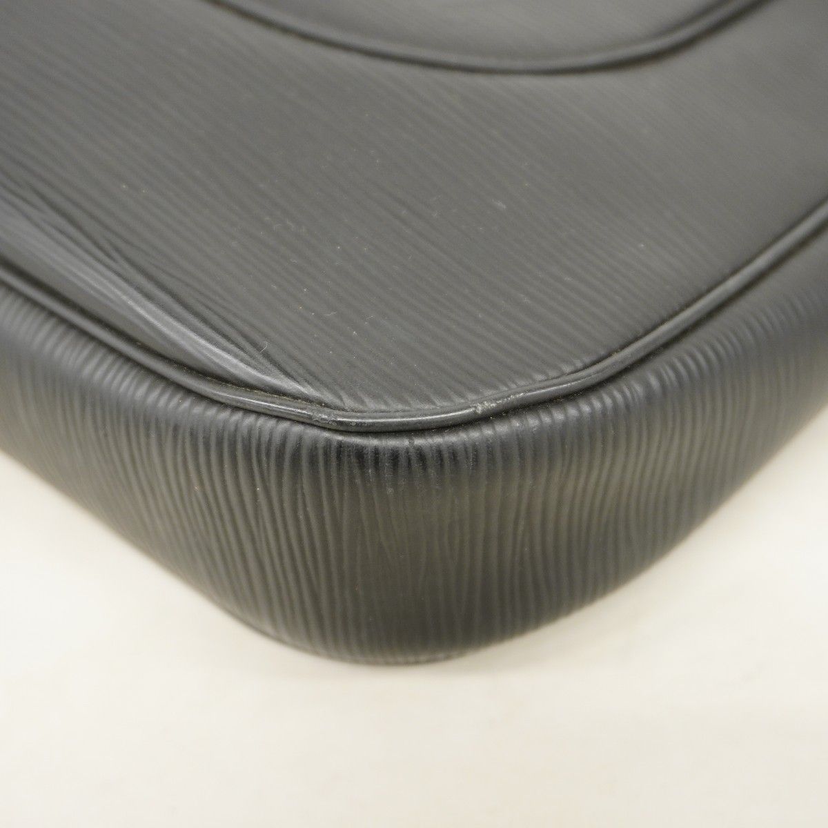 Louis Vuitton Shoulder Bag Epi Sarah Bar Noir — view 6
