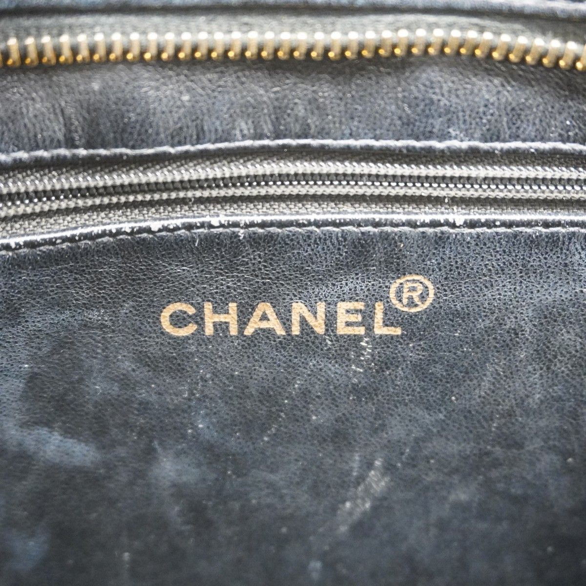 Chanel Tote Medallion Caviar Leather Black Gold — view 5
