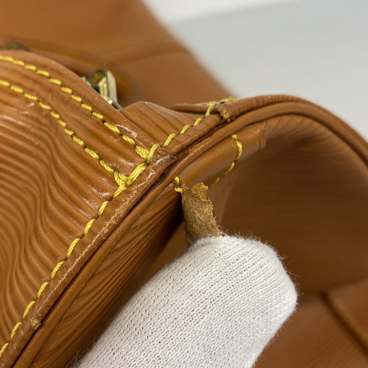 Louis Vuitton Boston Bag Epi Keepall 50 Cipango Gold — view 7