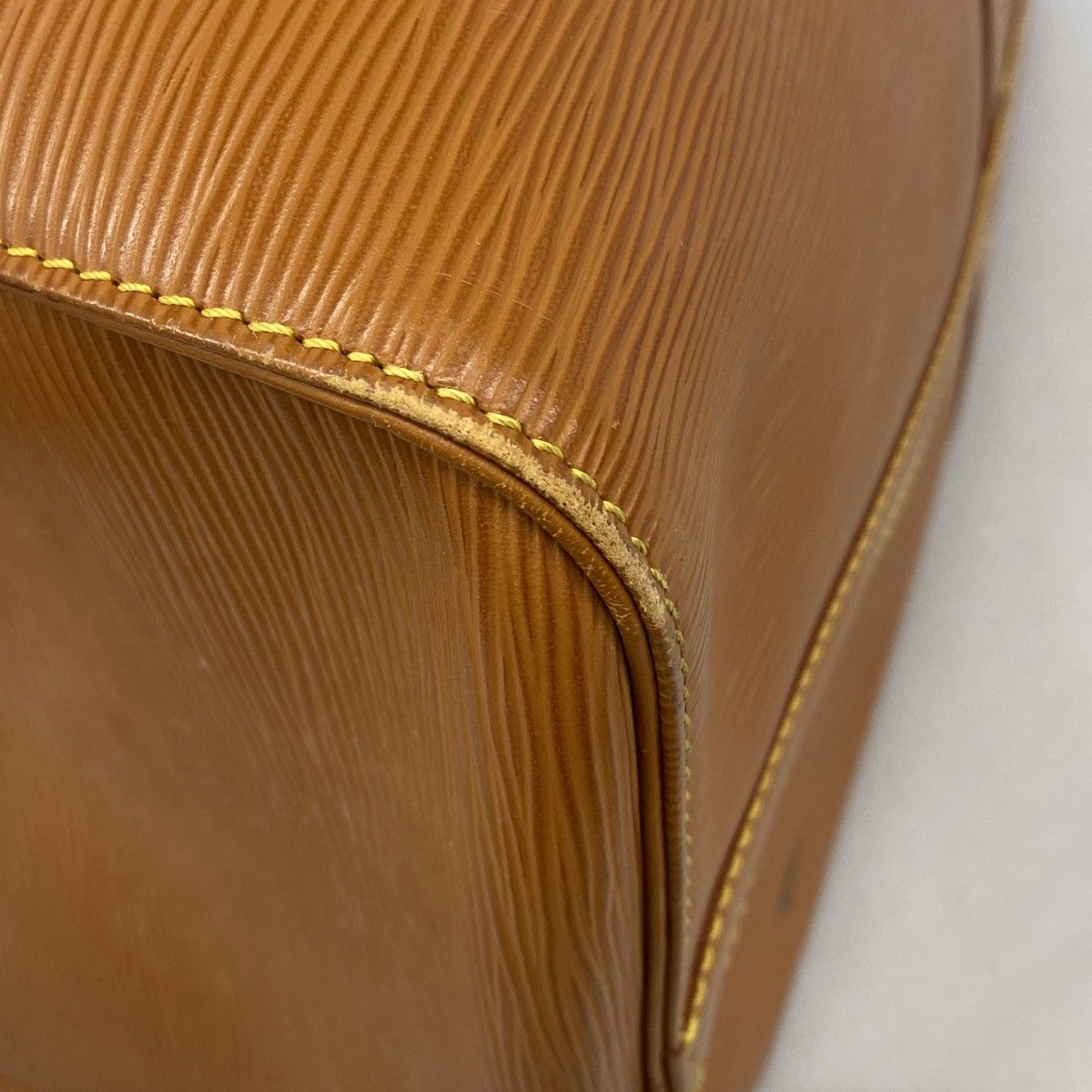 Louis Vuitton Boston Bag Epi Keepall 50 Cipango Gold — view 8