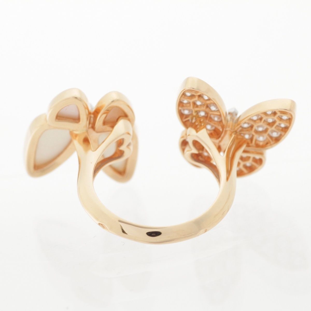 Van Cleef & Arpels de Papillon Entre les Doors Diamond Mother of Pearl Ring — view 4