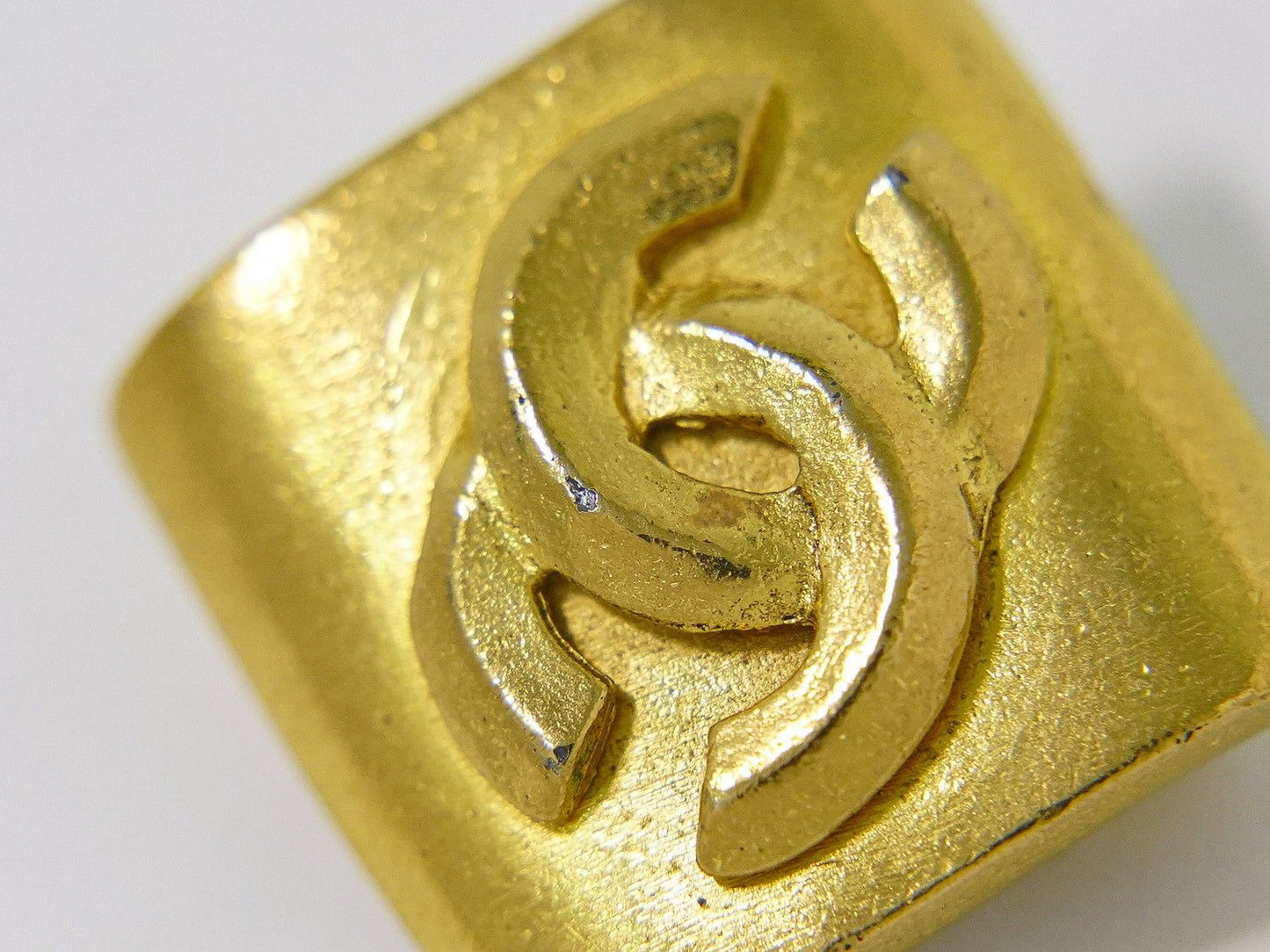 Chanel CC Logo Earrings Gold Plated — view 5