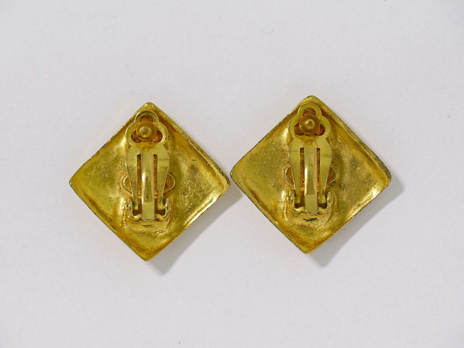 Chanel CC Logo Earrings Gold Plated — view 2