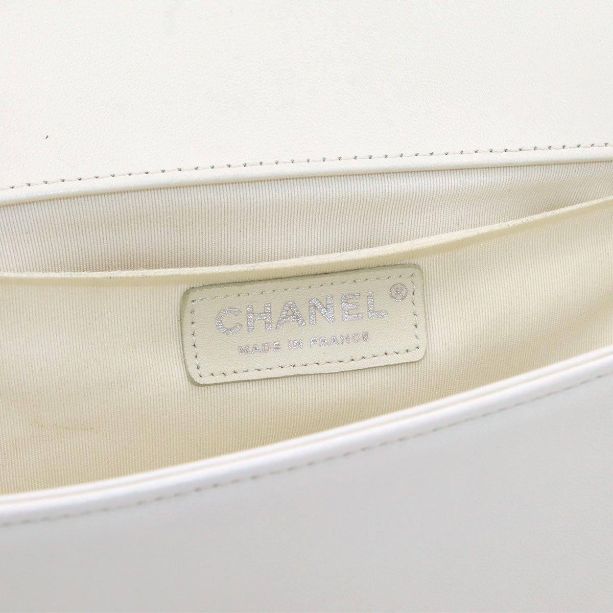 Chanel Chain Shoulder Bag Leather White Chez Blanc Stitch Silver — view 8