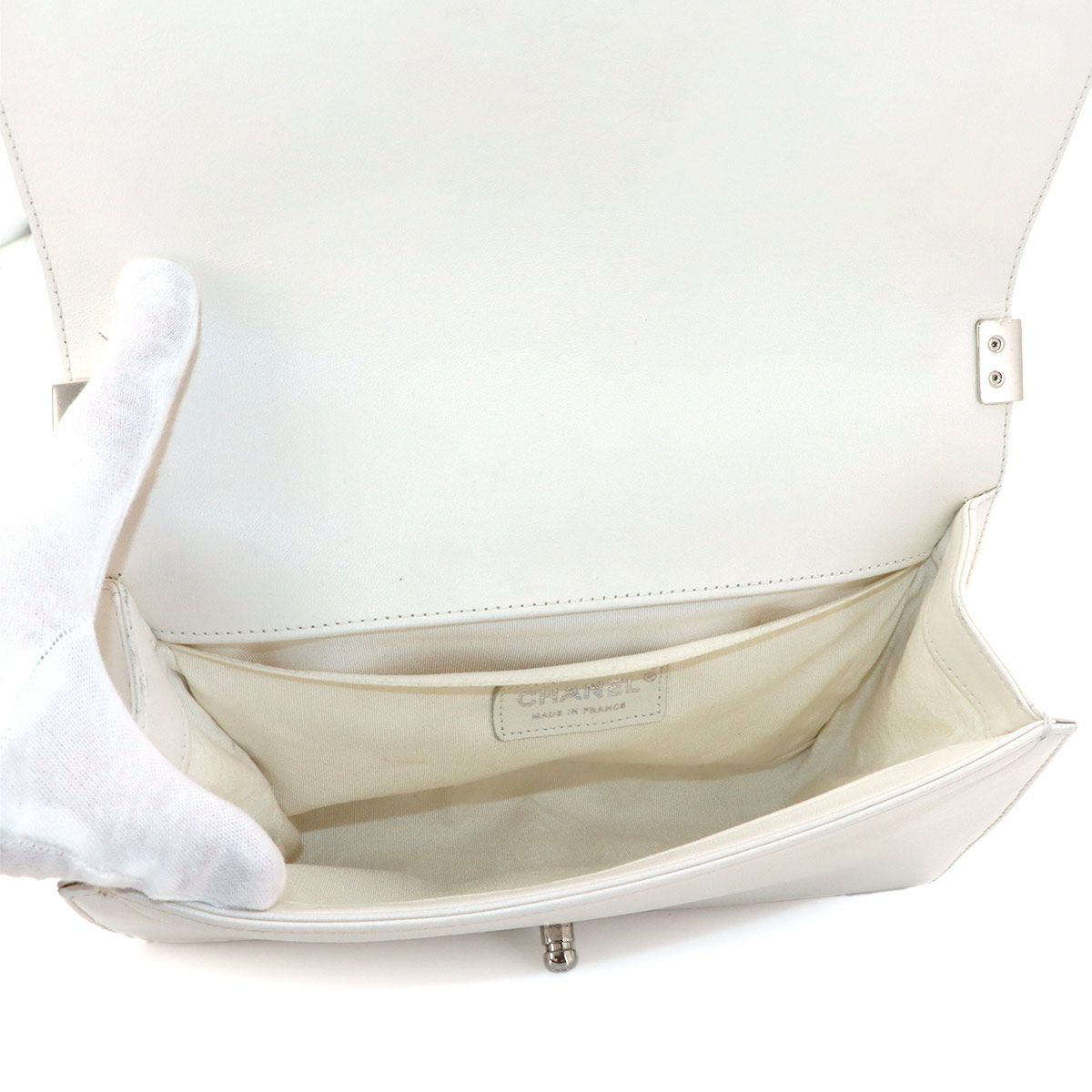 Chanel Chain Shoulder Bag Leather White Chez Blanc Stitch Silver — view 7