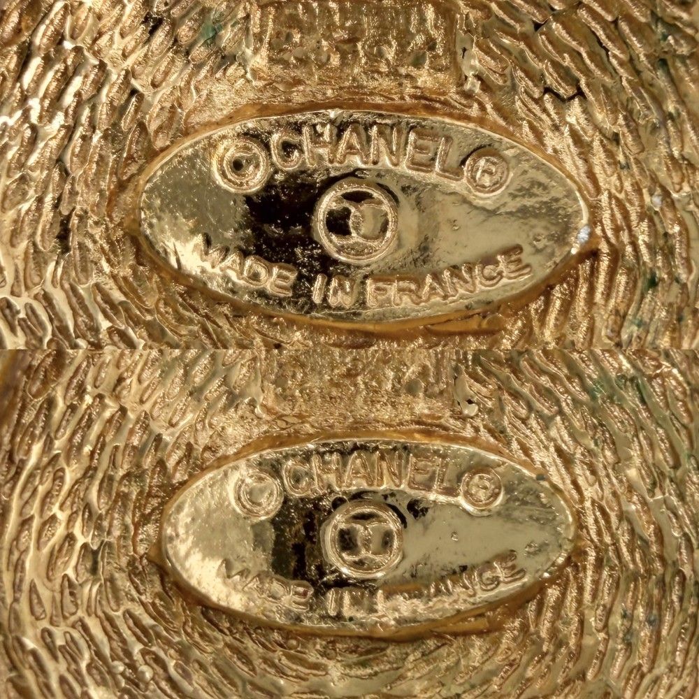 Chanel Earrings Quilted Round CC Logo Vintage Gold Plated — view 4