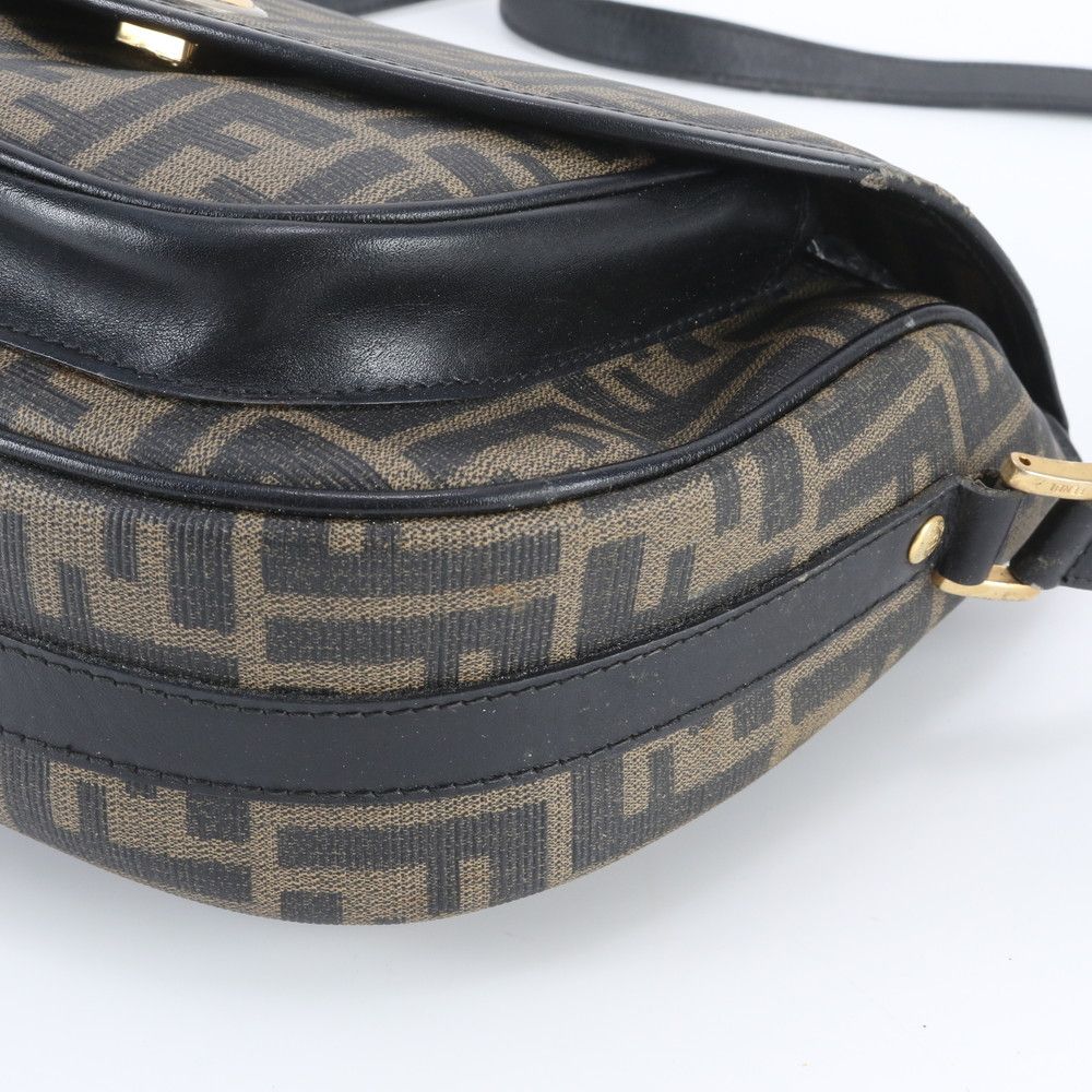 Fendi Vintage Zucca Leather Shoulder Bag Crossbody Black Hand — view 4