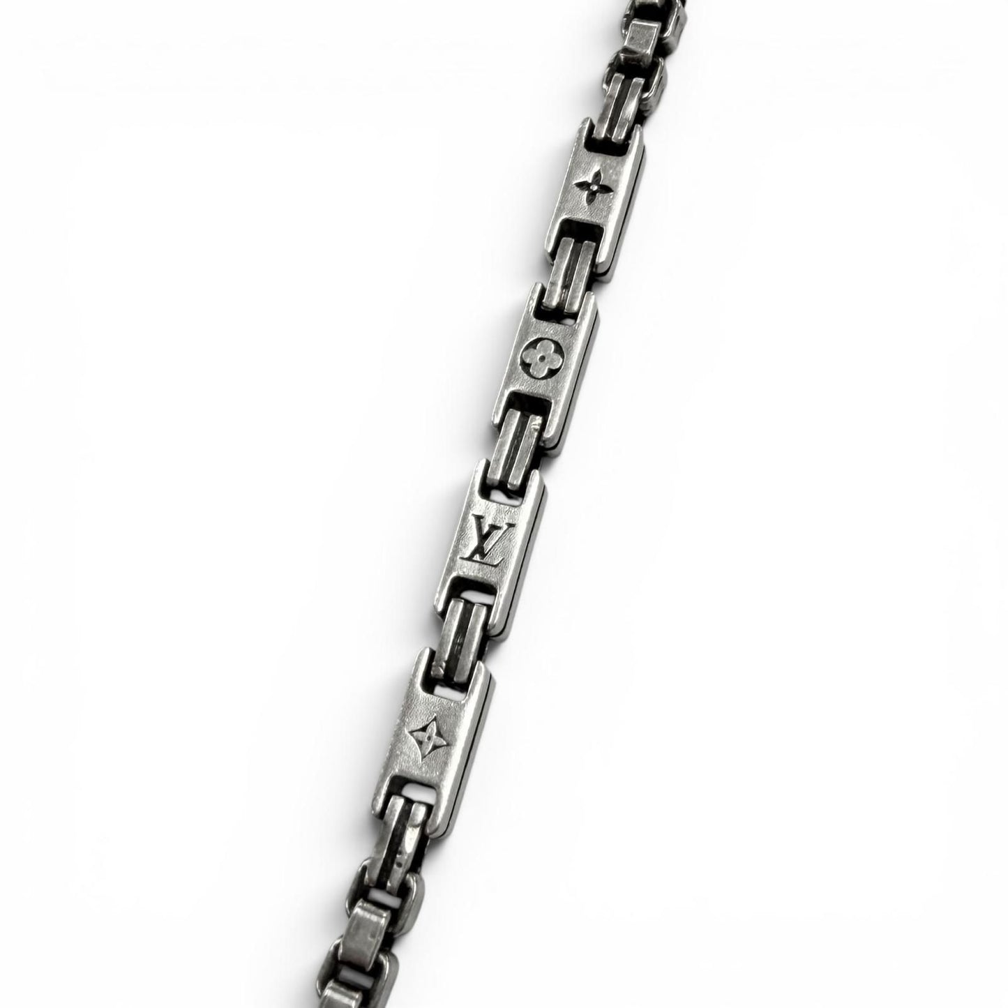 Louis Vuitton Chain Necklace LV Terra Silver — view 4