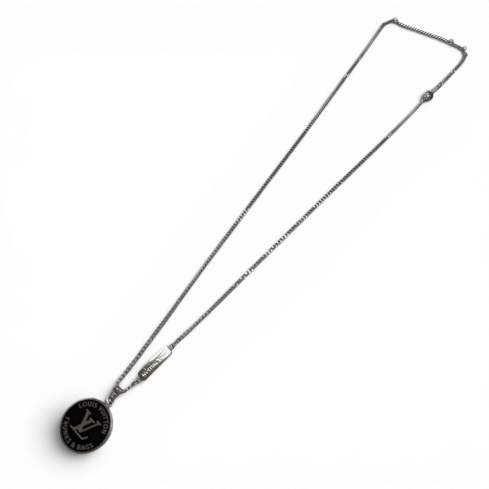 Louis Vuitton Necklace LV Award Pendant Silver Black — view 3