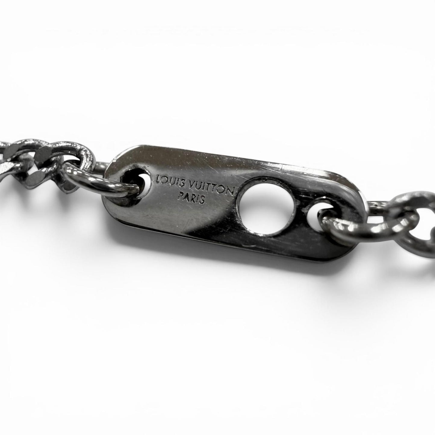 Louis Vuitton Necklace LV Award Pendant Silver Black — view 5