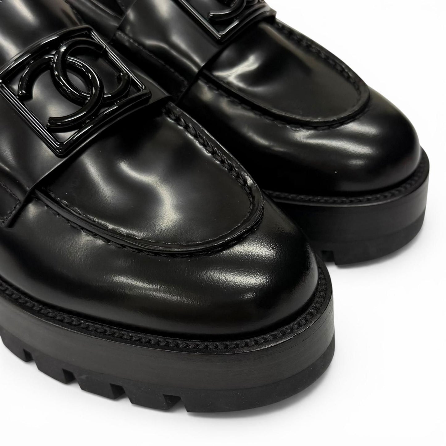 Chanel CC Logo Leather Loafers Shoes Black — view 7