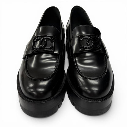 Chanel CC Logo Leather Loafers Shoes Black — view 3