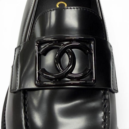 Chanel CC Logo Leather Loafers Shoes Black — view 8