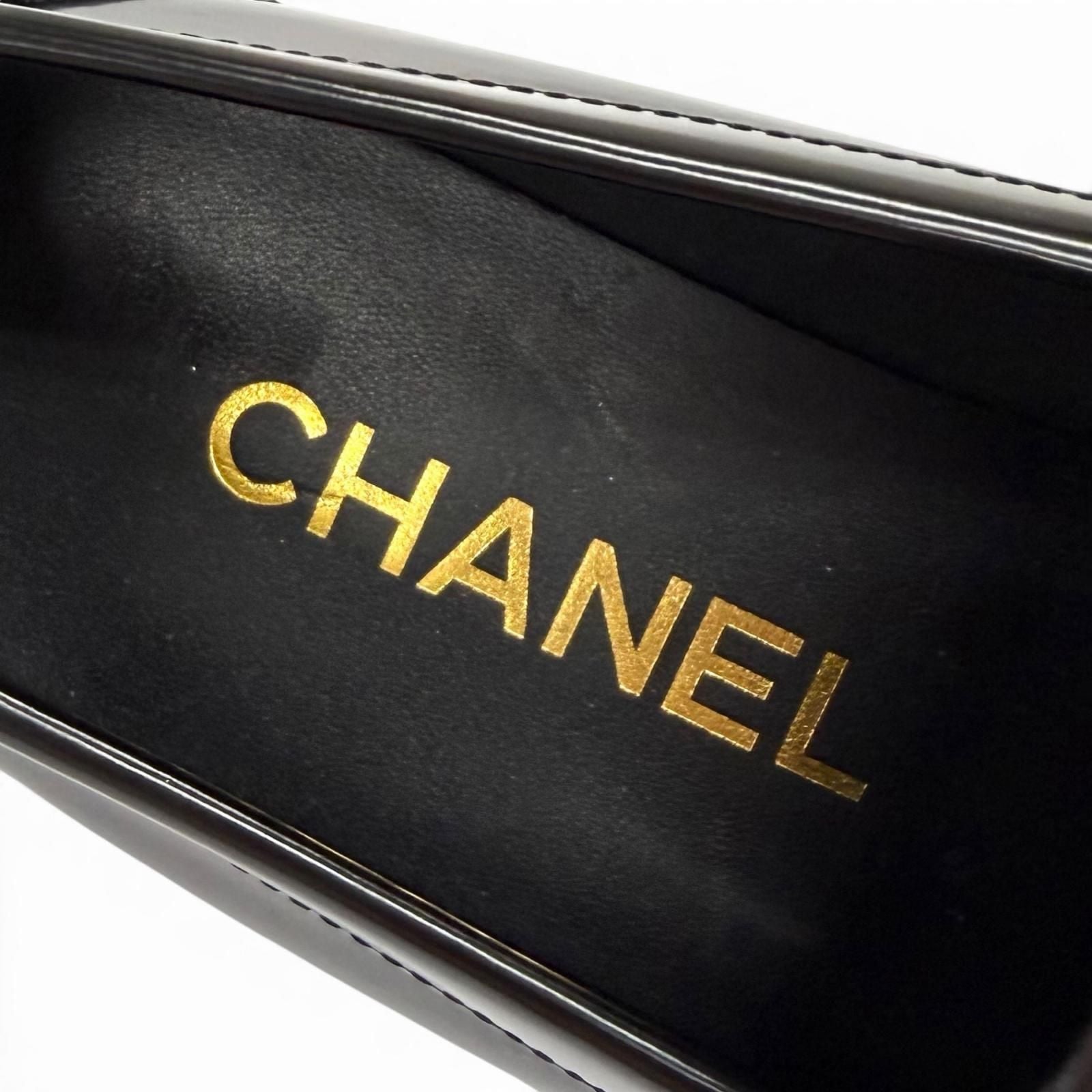 Chanel CC Logo Leather Loafers Shoes Black — view 9