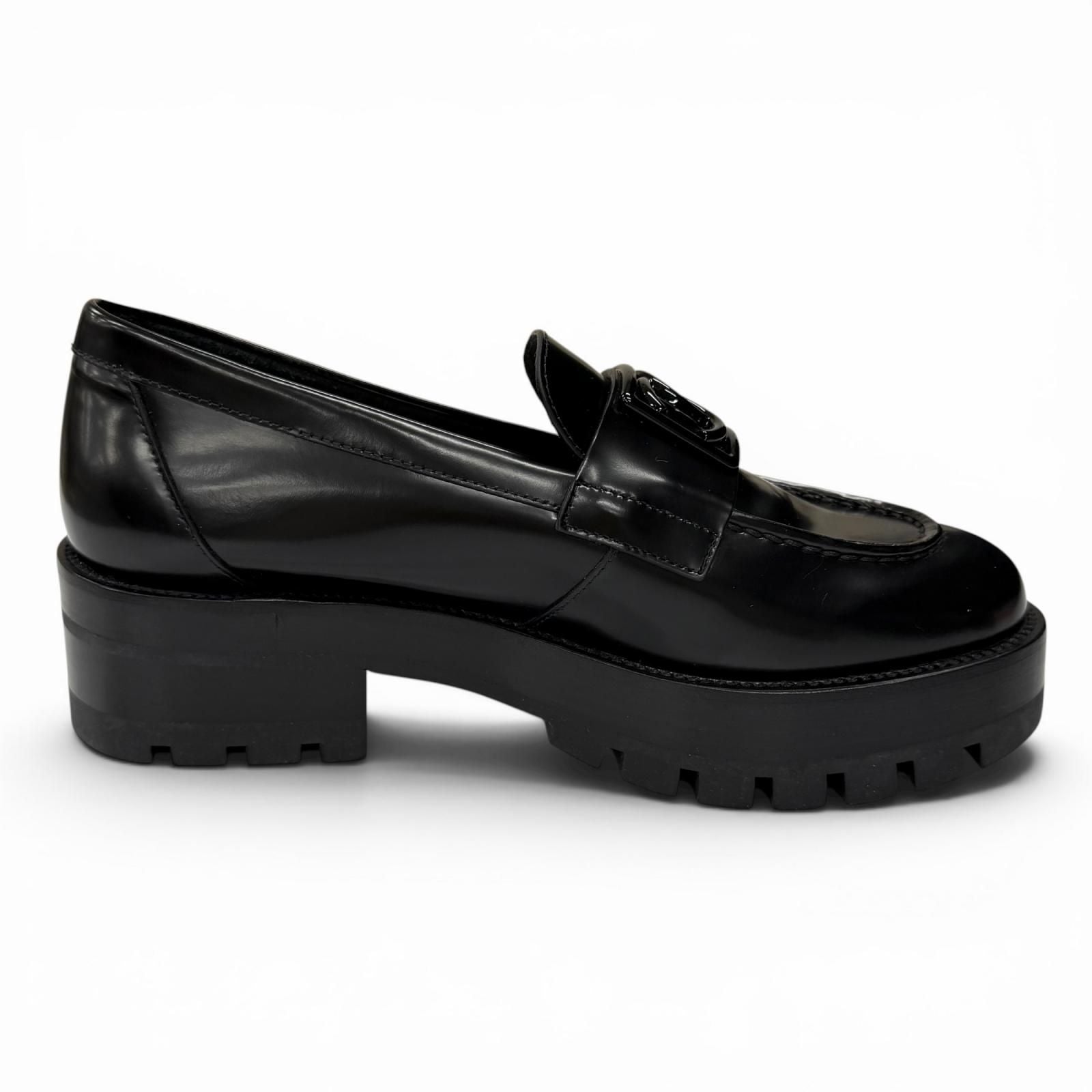 Chanel CC Logo Leather Loafers Shoes Black — view 5
