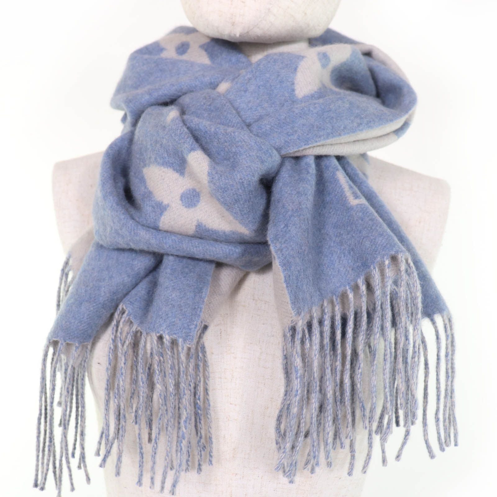 Louis Vuitton Echarpe Reykjavik Cashmere 100% Monogram Scarf Light Blue — view 3