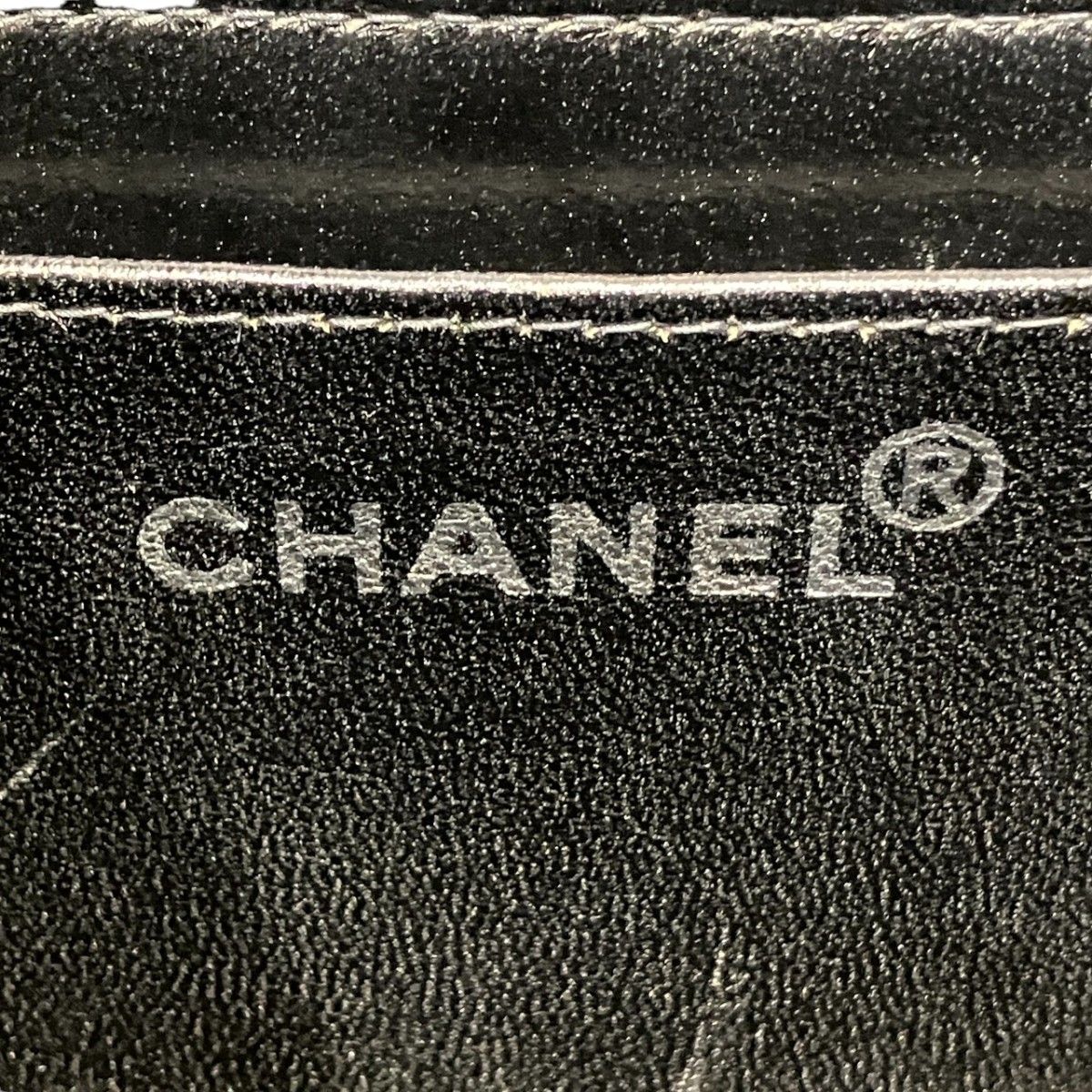 Chanel Shoulder Bag Patent Leather — view 4