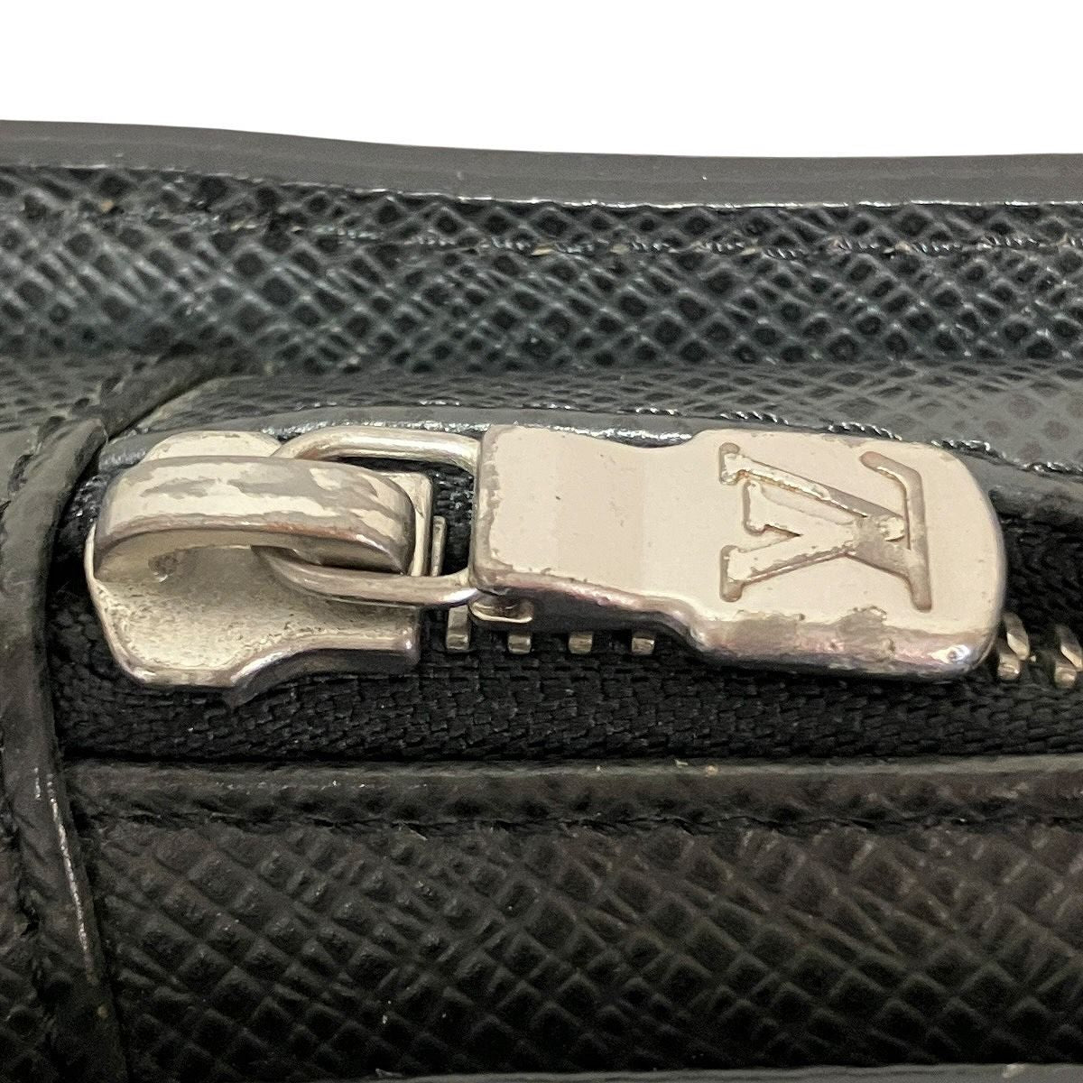 Louis Vuitton Baikal Taiga Second Bag Leather — view 7