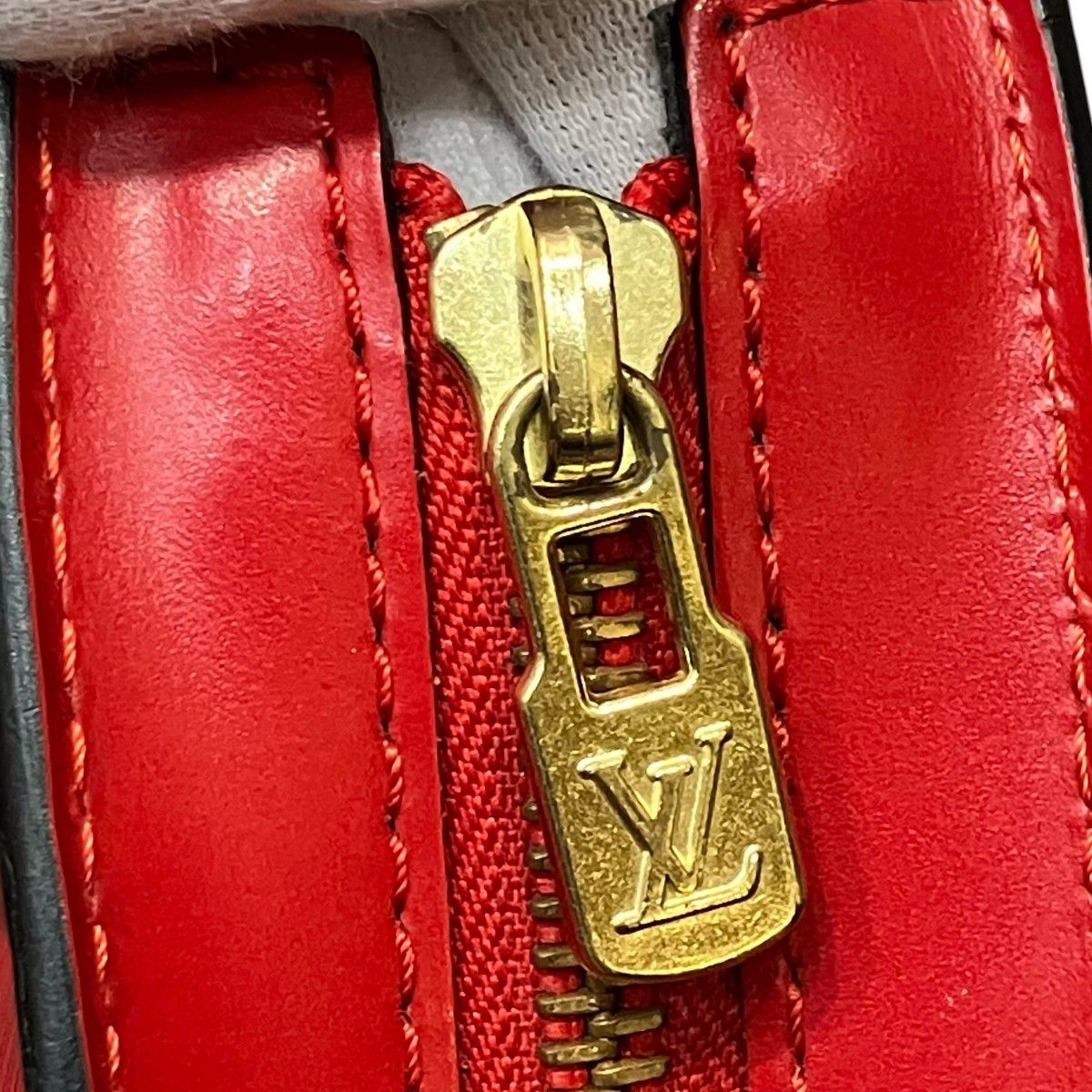 Louis Vuitton Saint Jacques Epi Handbag Leather — view 8