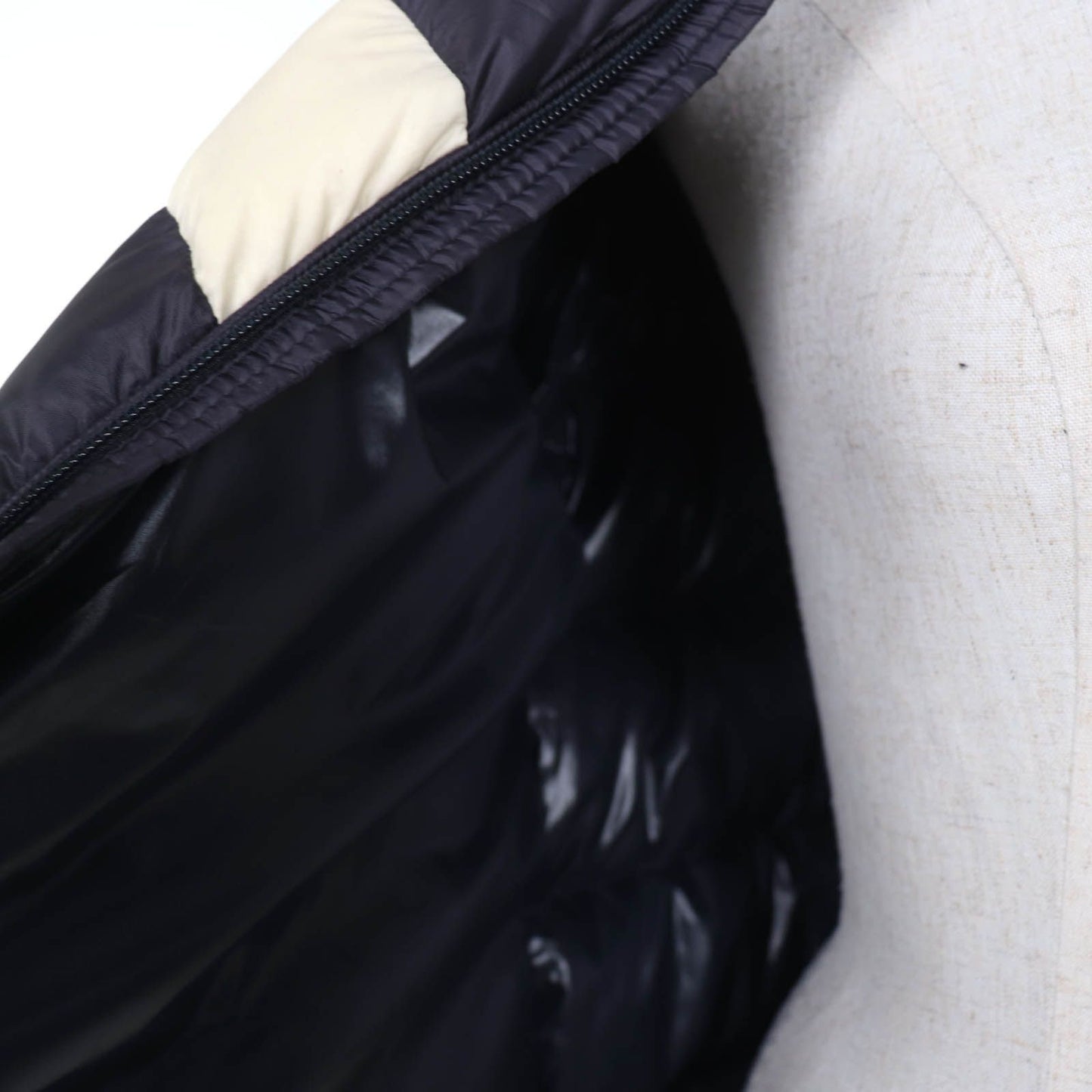 Moncler Servieres Logo Patch Hooded Kids Down Jacket Navy — view 5