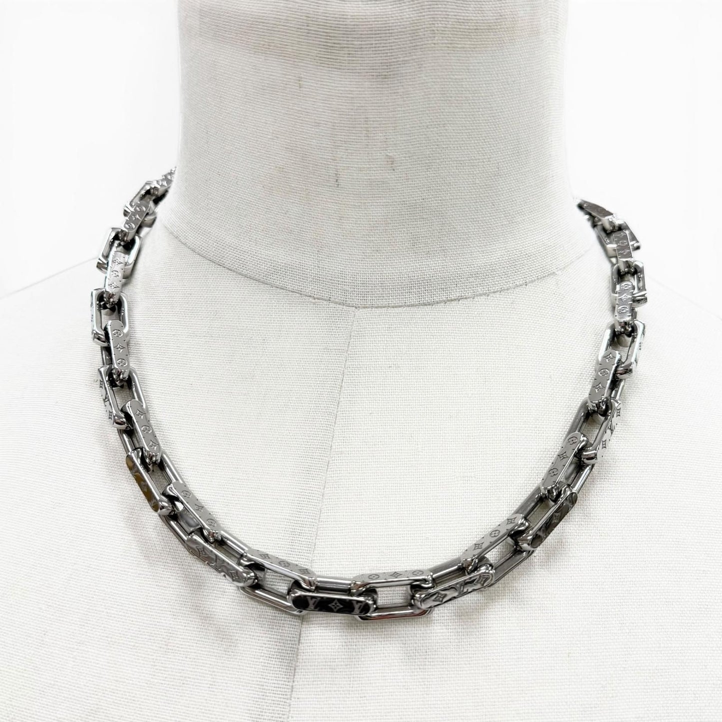 Louis Vuitton 2021 129800 Necklace — view 2