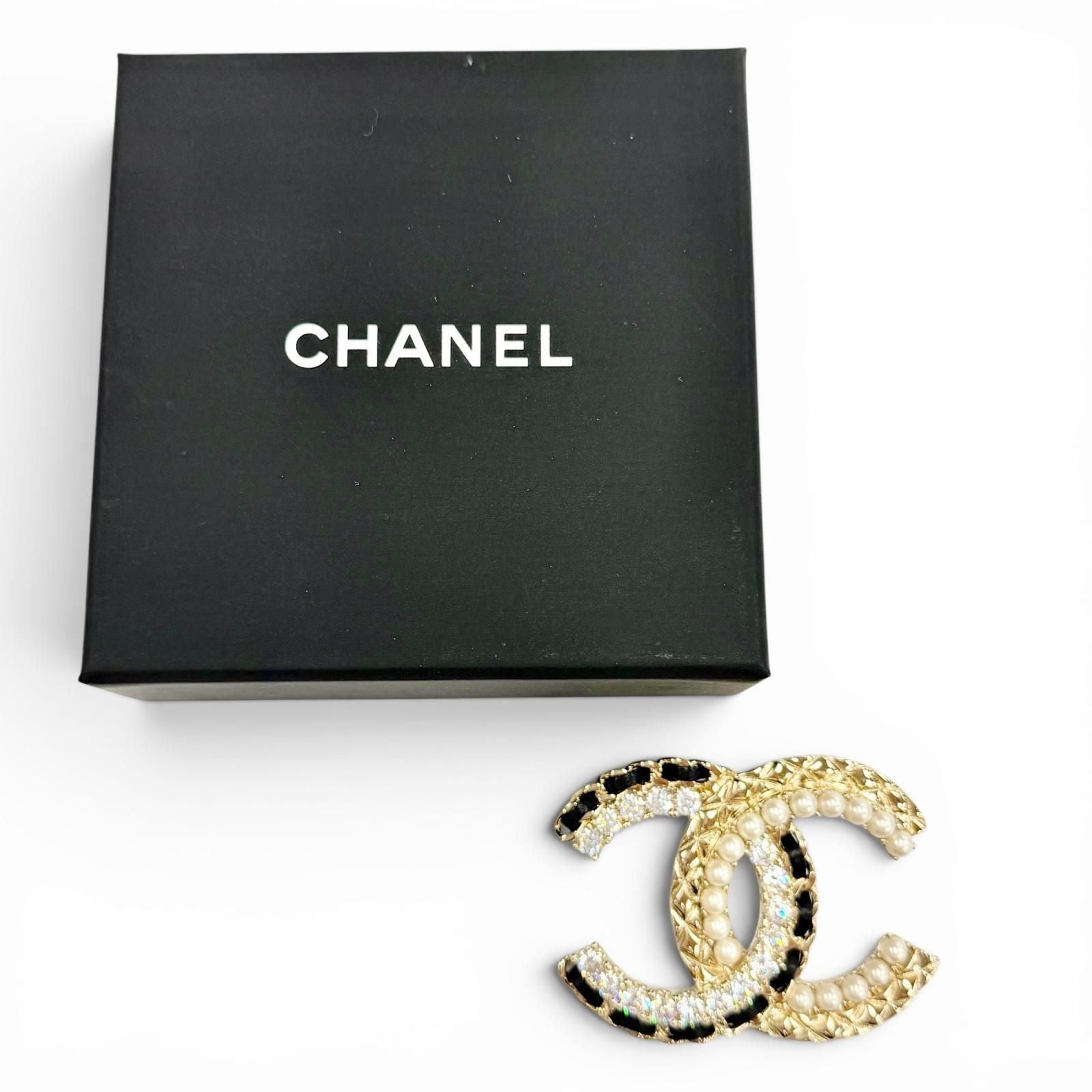 Chanel CC Logo Leather Rhinestone Faux Pearl Brooch Gold Black Large Recommended — view 2