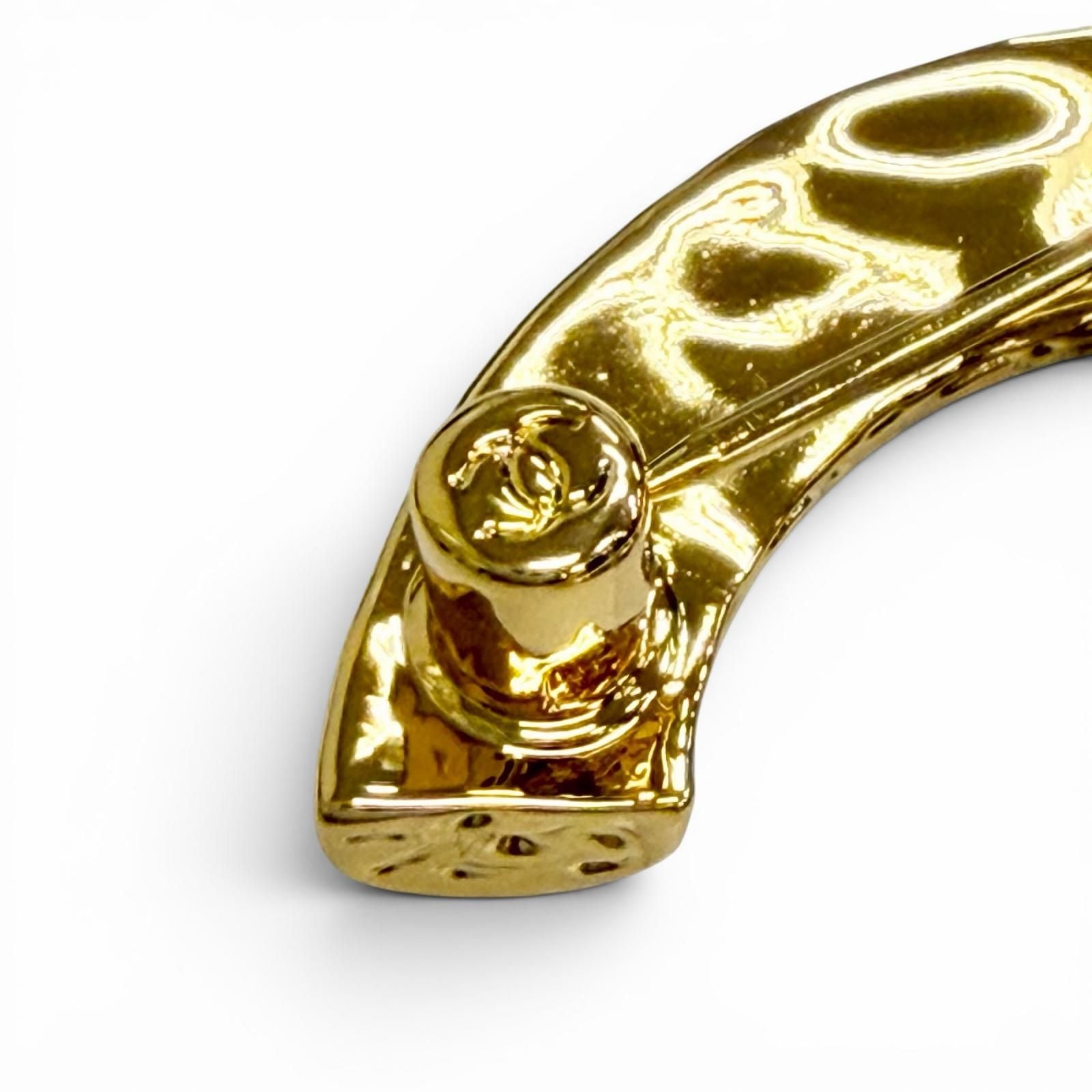 Chanel CC Logo Brooch Gold Black — view 4
