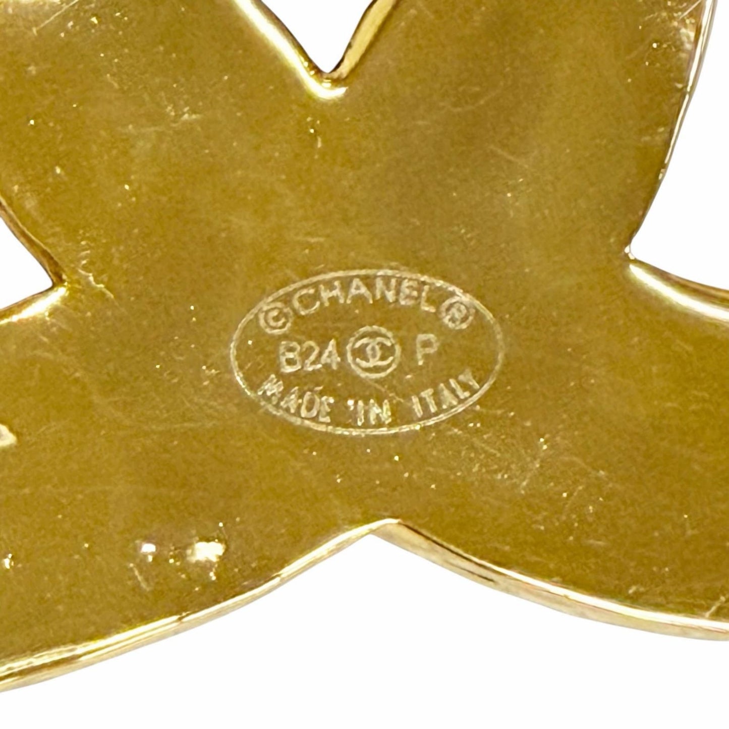 Chanel CC Logo Brooch Gold Black — view 5