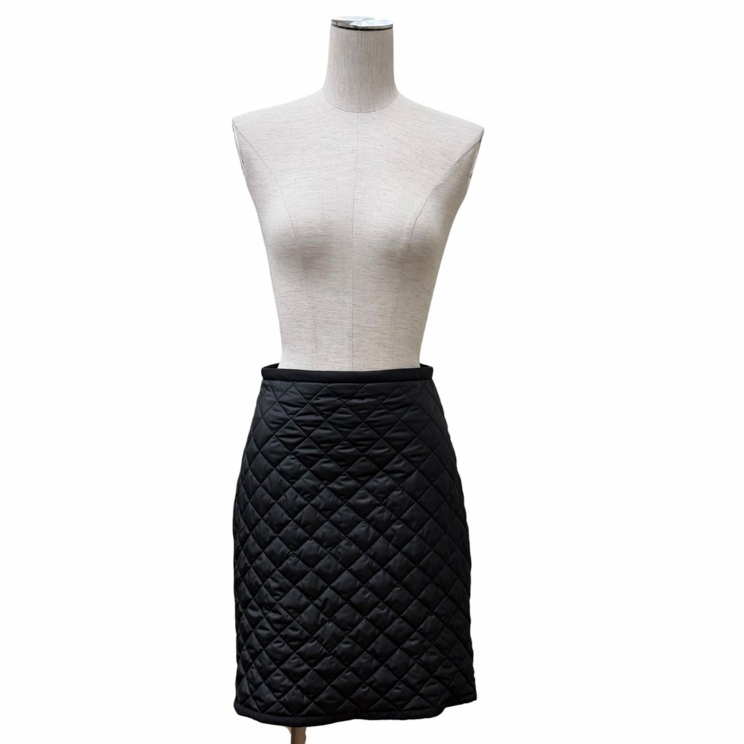Louis Vuitton Knee Length Quilted Tight Skirt Black 36 — view 2