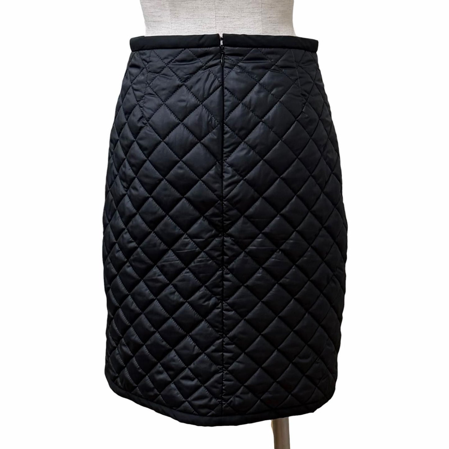 Louis Vuitton Knee Length Quilted Tight Skirt Black 36 — view 4