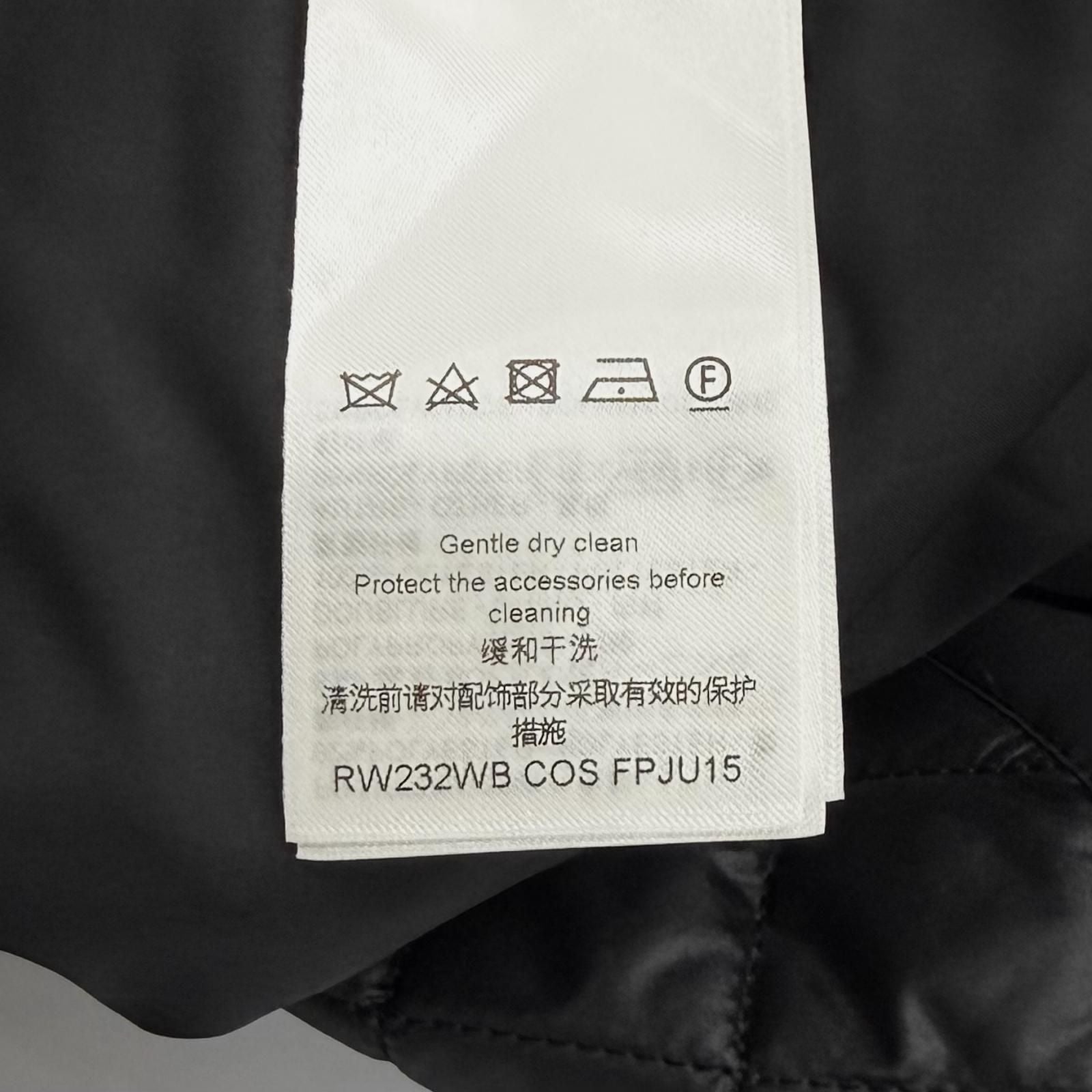 Louis Vuitton Knee Length Quilted Tight Skirt Black 36 — view 7