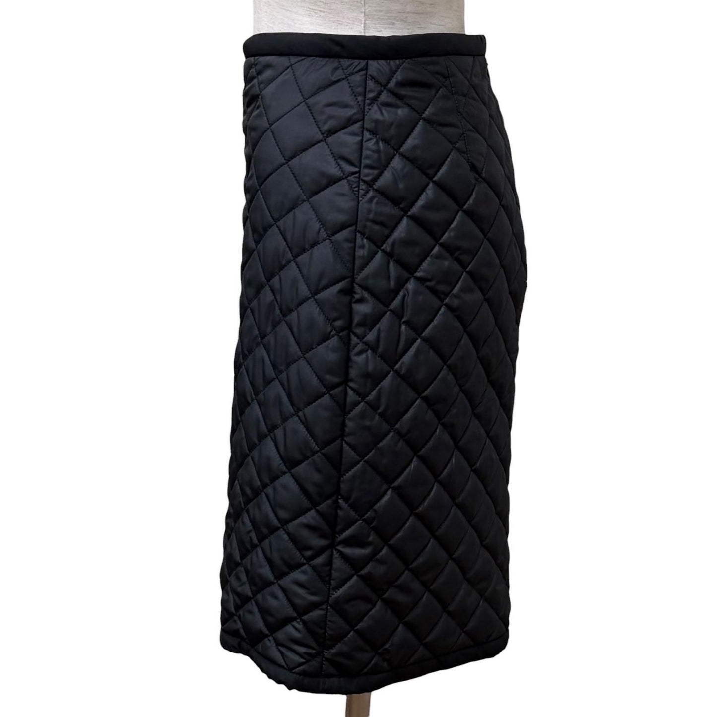 Louis Vuitton Knee Length Quilted Tight Skirt Black 36 — view 3