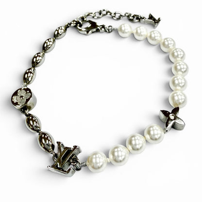 Louis Vuitton Pearl Fusion LV Logo Chain Bracelet Silver White