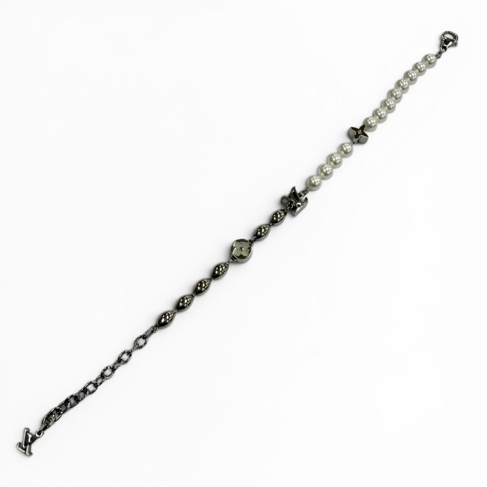 Louis Vuitton Pearl Fusion LV Logo Chain Bracelet Silver White — view 2