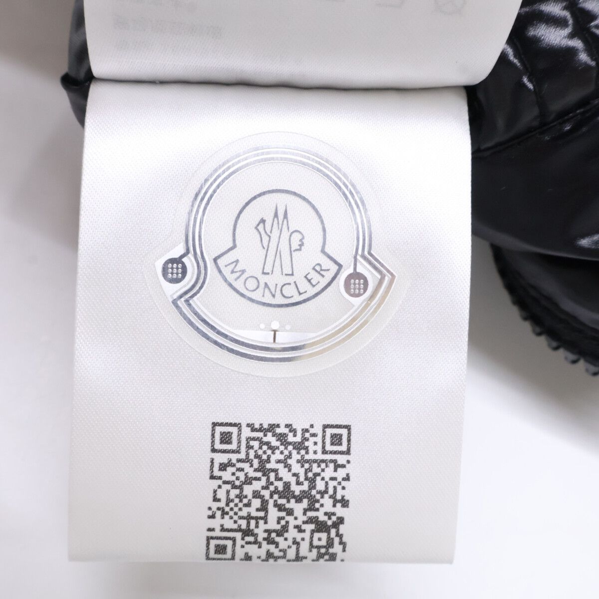 Moncler Saulx Hooded Down Jacket — view 9