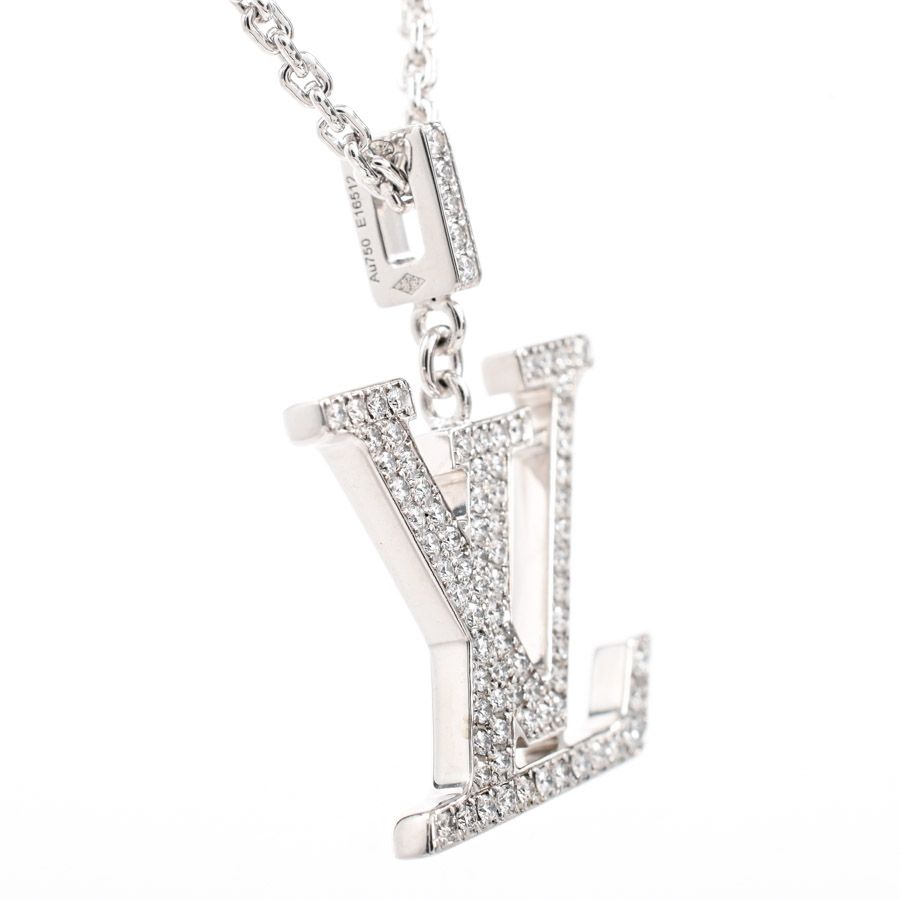 Louis Vuitton Necklace Pendentif LV GM — view 3