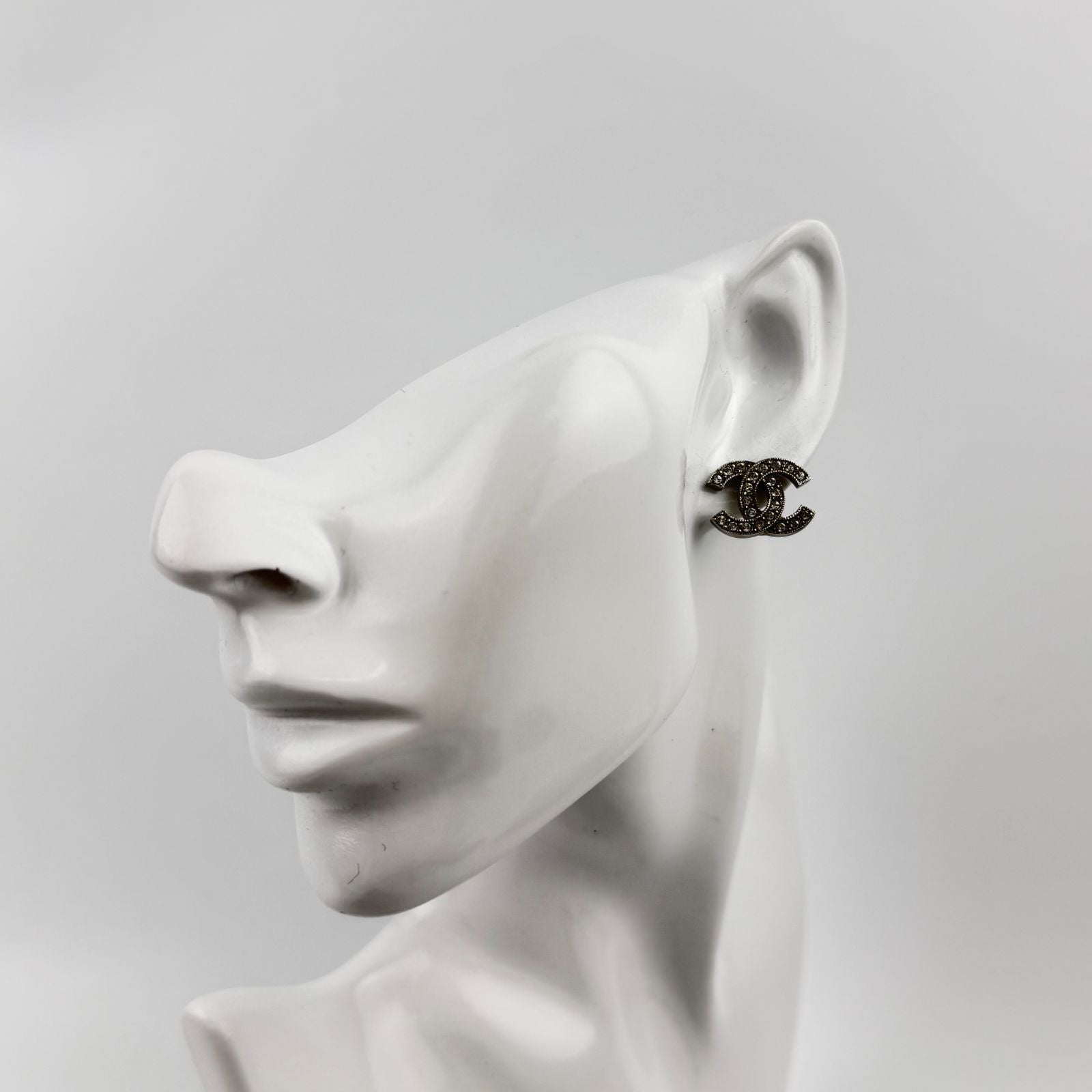 Chanel CC Logo Single Pierced Earrings Rhinestone Silver Vintage — view 2