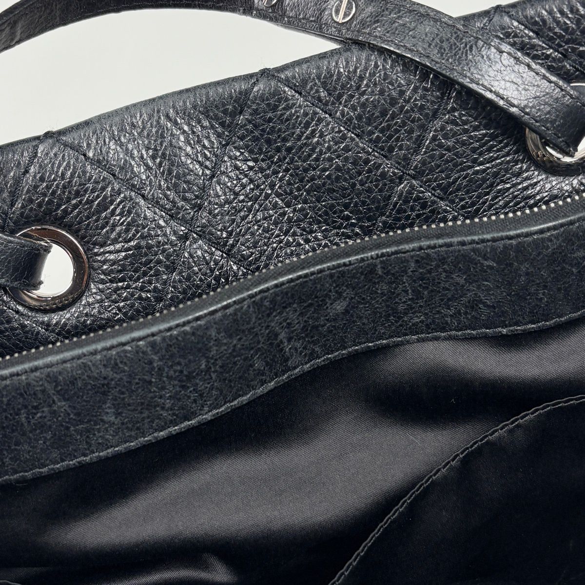 Chanel on the Road Tote CC Logo Leather Black — view 7